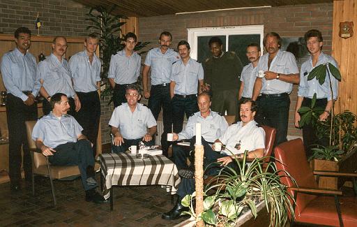 1987-09 groep in kantine.jpg